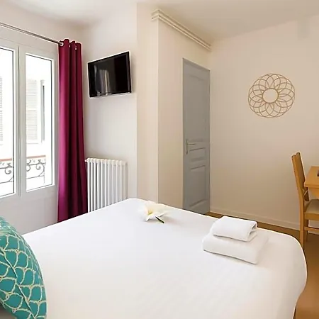 Logis Du Cirque Centre Historique Hotel 2*